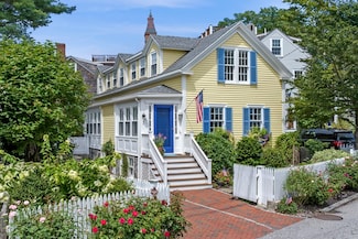 5 Gregory St, Marblehead, MA 01945