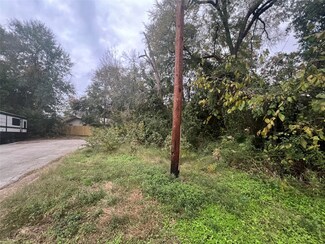 103 Mccardell Ln, Livingston, TX 77351