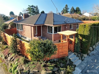 3203 NW 69th St, Seattle, WA 98117