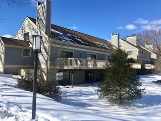 121 W Lyon Farm Dr, Greenwich, CT 06831