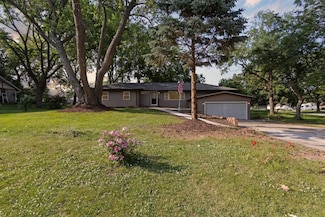 401 Homestead Ln, Rockford, IL 61102