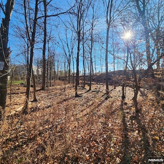 16 Gardner St, Mahwah, NJ 07430