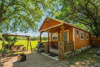 39 6th St, Ingram, TX 78025