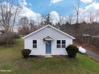 498 Hoags Corners Rd, Nassau, NY 12123