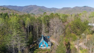 154 Glass Shanty Cir, Franklin, NC 28734