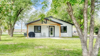 123 S Cheyenne Ave, Moorcroft, WY 82721