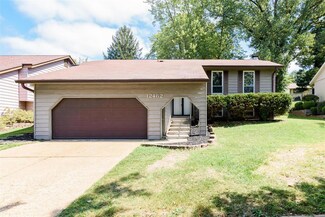 12462 Sandycreek Ln, Florissant, MO 63033