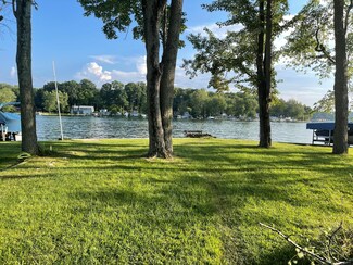 8528 Lake Ave, Watervliet, MI 49098