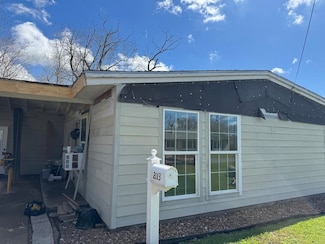 2113 11th St, Port Neches, TX 77651