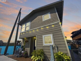 1677 N Jantzen Ave, Portland, OR 97217