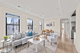 303 Maverick St Unit 1, Boston, MA 02128