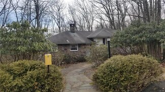 15 Hemlock Rd, Mount Pocono, PA 18344