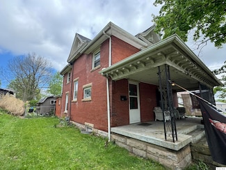 213 Coshocton Ave, Mount Vernon, OH 43050