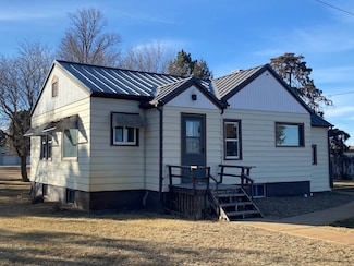 1515 W Holly St, Sidney, MT 59270
