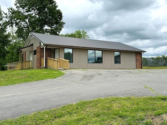 96 Lamplighter Rd, Oak Hill, WV 25901