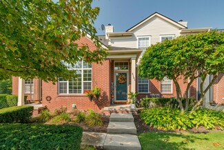 5101 Tamara Cir Unit 37, Walled Lake, MI 48390