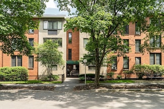 32 Juniper St Unit 91, Brookline, MA 02445