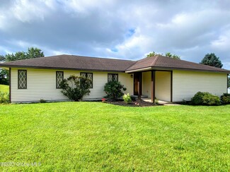 207 Menemsha Ln, Wynantskill, NY 12198