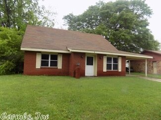 4 Avalon Ave, Pine Bluff, AR 71601