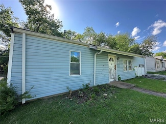 9833 Dennis Dr, Saint Louis, MO 63136