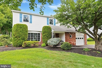 15 Penn Cir, Holland, PA 18966