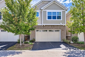 3222 N Heritage Ln, Arlington Heights, IL 60004