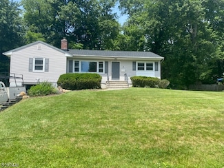 9 Devon St, Morris Plains, NJ 07950