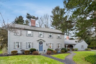 8 Townsend Rd, Lynnfield, MA 01940