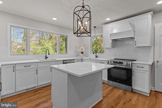 390 Sherwood Dr, Yardley, PA 19067