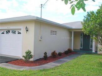 15538 Redington Dr, Redington Beach, FL 33708