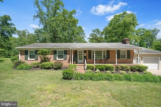 5715 Artemus Rd, Gainesville, VA 20155