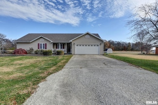 3830 Lake Dr, Taylorville, IL 62568