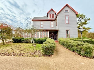 435 N Jackson St, Houston, MS 38851