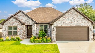 9832 Oak Forest Ln, Sherwood, AR 72120