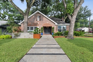 901 S Montreal Ave, Dallas, TX 75208