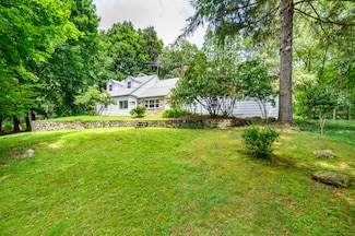 397 Lakeside Dr, Stamford, CT 06903