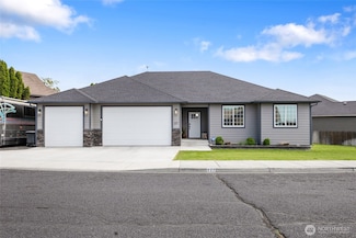 227 N Crestview Dr, Moses Lake, WA 98837