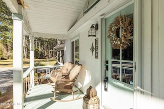 190 Arrington Rd, Beaufort, NC 28516