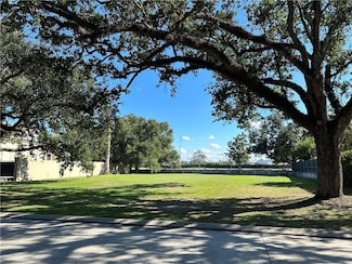 24 Nassau Dr, Metairie, LA 70005