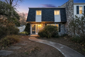 3319 Stonehenge Square, Roanoke, VA 24018