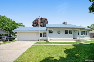 13370 Gerald St, Rockwood, MI 48173