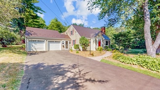 9 Selden Hill Dr, West Hartford, CT 06107