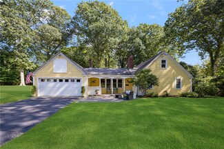 3 North Ln, Barrington, RI 02806