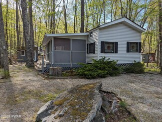 843 Acres of Diamonds Dr, Milford, PA 18337