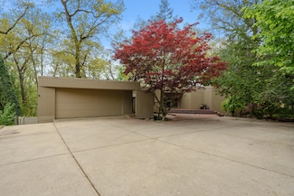 5201 Colony Woods Dr, Kalamazoo, MI 49009