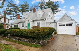 107 Calaman Rd, Cranston, RI 02910
