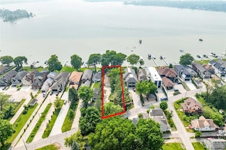 1870 Cass Lake Front Rd, Keego Harbor, MI 48320