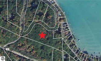21 Green Dr, Frankfort, MI 49635
