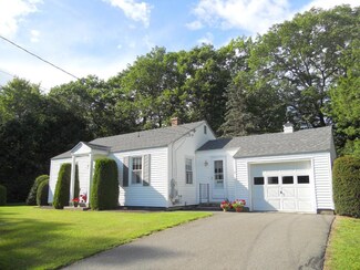 5 Dale St, Farmingdale, ME 04344
