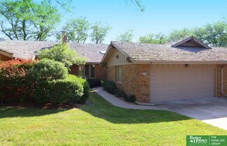 10234 Fieldcrest Dr, Omaha, NE 68114
